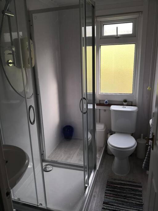 'Le Chalet Ii' Free Unlimited Wifi 2 Bed Chalet House Hodgeston ภายนอก รูปภาพ