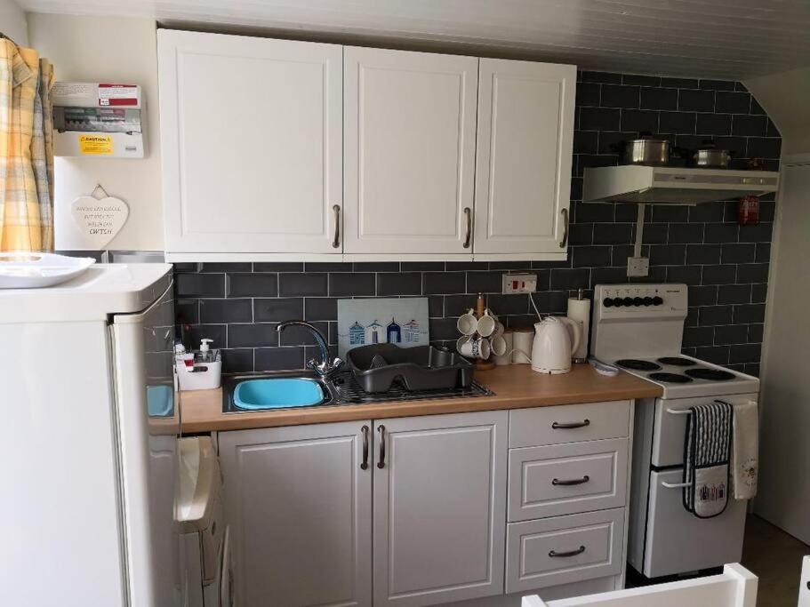'Le Chalet Ii' Free Unlimited Wifi 2 Bed Chalet House Hodgeston ภายนอก รูปภาพ